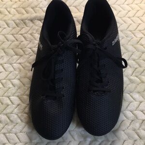 Men size 10D black Brava Soccer Shoes